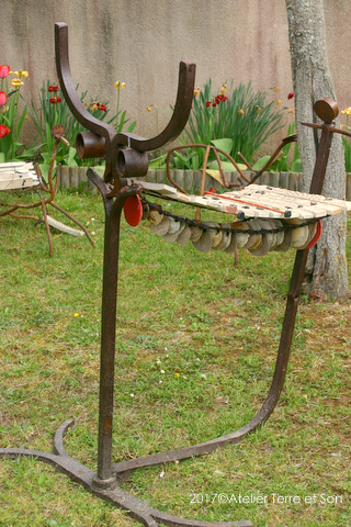 sculpture forma animal vache stylisé sonore de plein air ludique et pédagogique